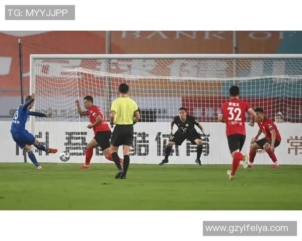 足球明星的成长之路：从青训到职业生涯的训练历程揭秘