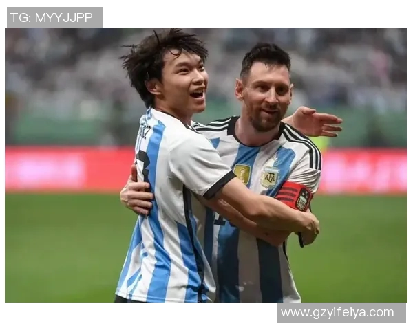 疯狂粉丝追逐足球明星的热情与执着背后隐藏的故事与情感